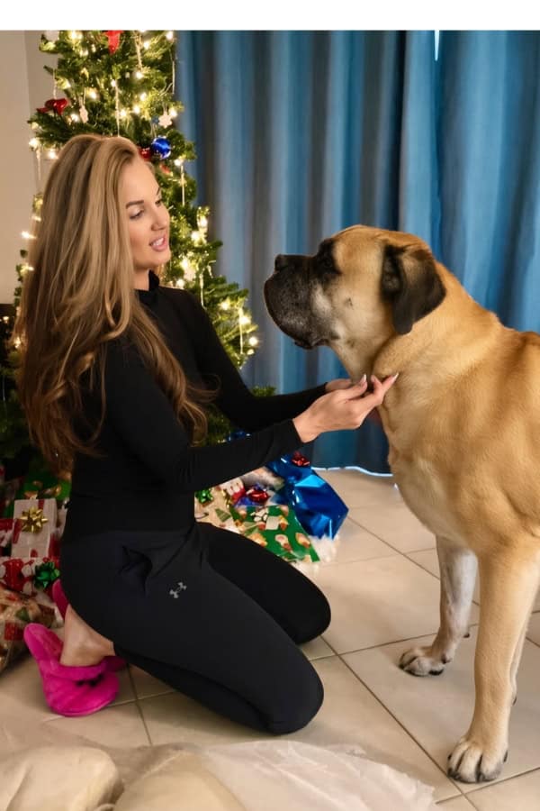 Bianka Kaptaine, professional dog groomer and canine nutritionist, in Fort Lauderdale